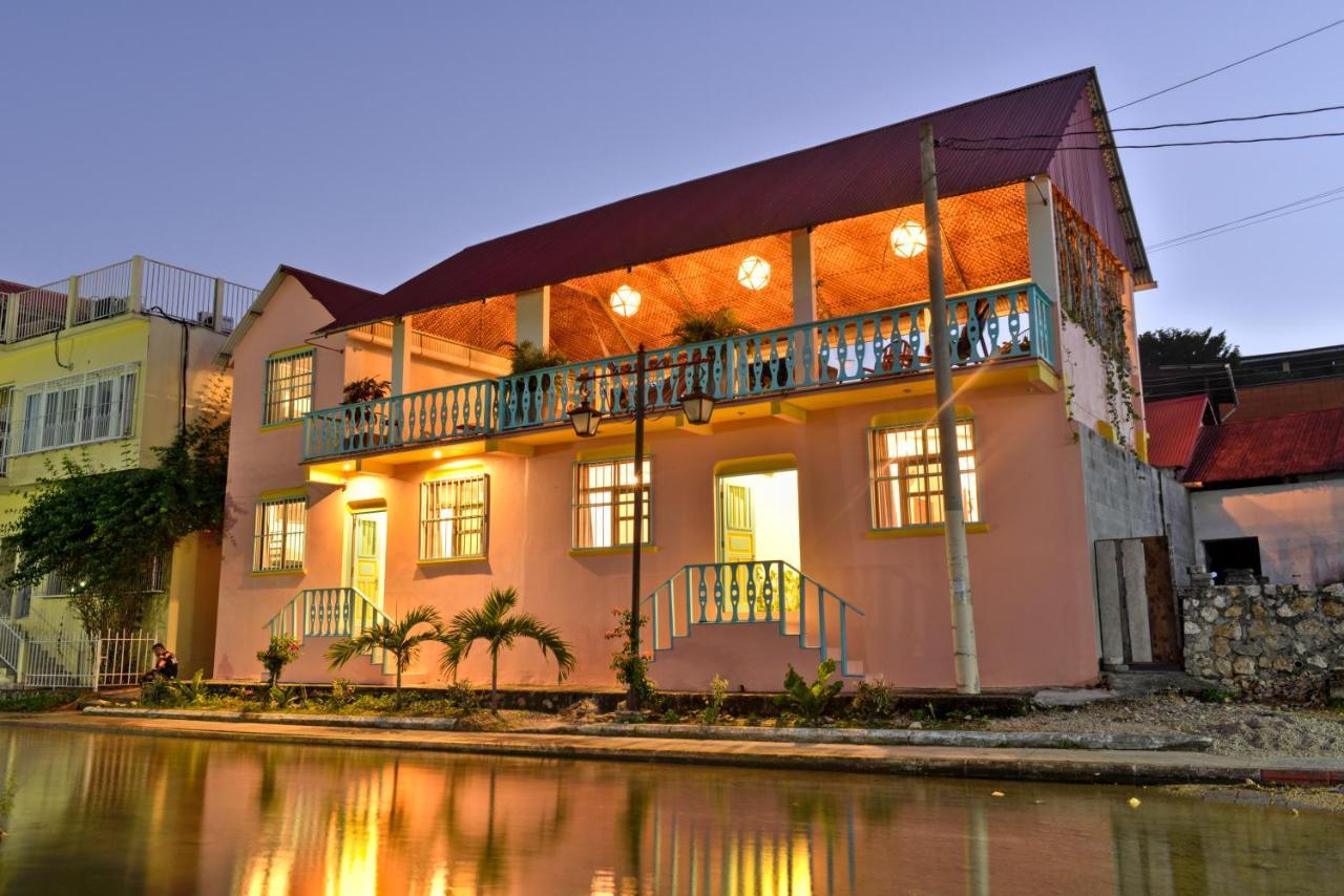Hostal Don Cenobio Flores Exterior foto
